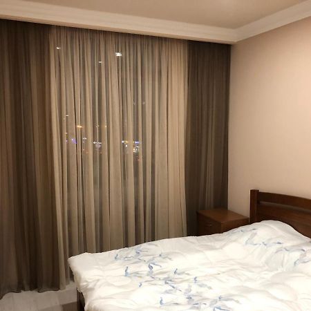 Квартира Около Станции Метро С Балконами Yerevan Bagian luar foto