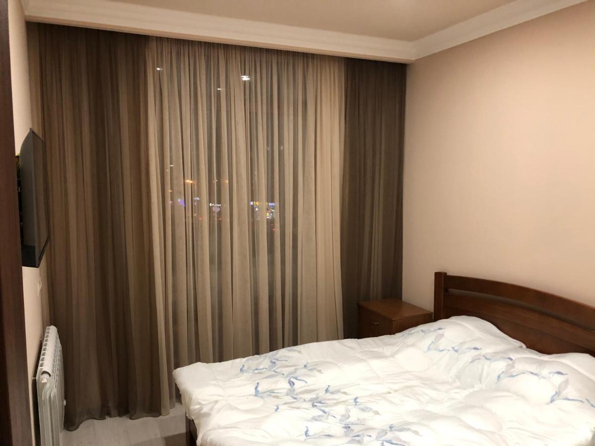 Квартира Около Станции Метро С Балконами Yerevan Bagian luar foto