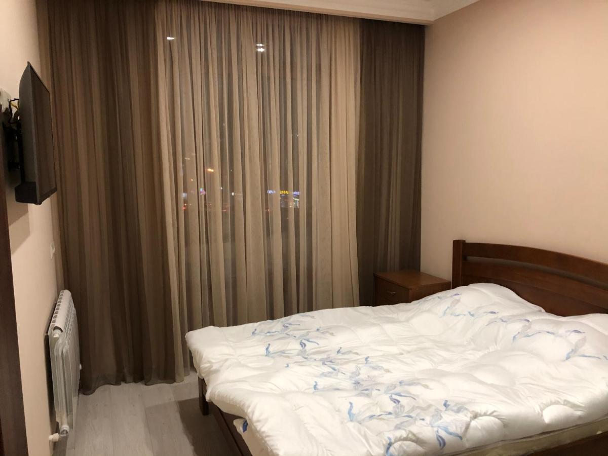 Квартира Около Станции Метро С Балконами Yerevan Bagian luar foto