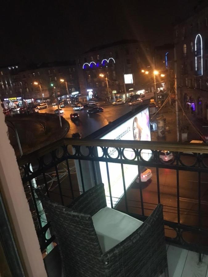 Квартира Около Станции Метро С Балконами Yerevan Bagian luar foto