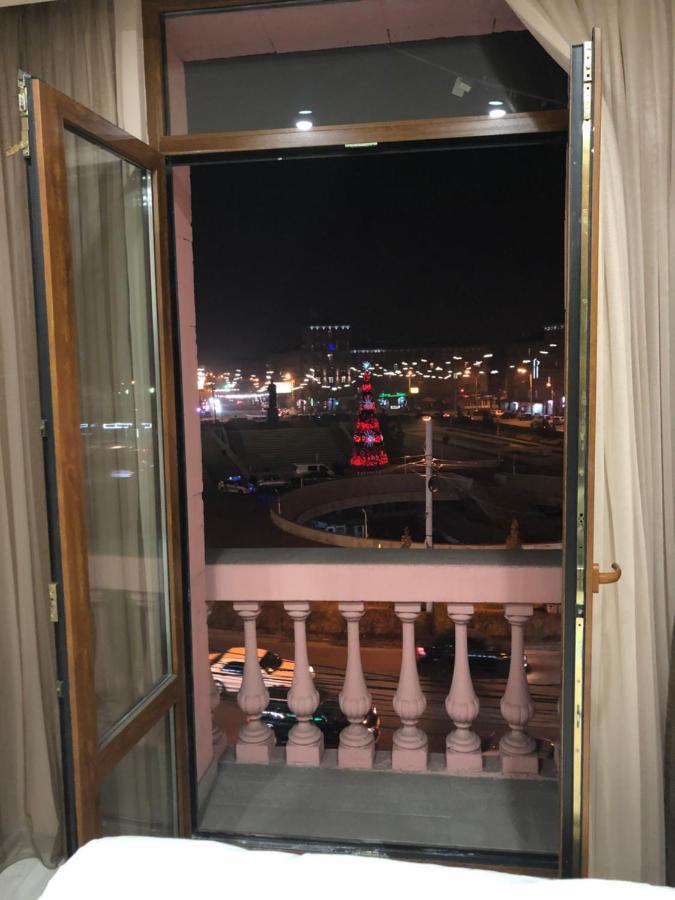 Квартира Около Станции Метро С Балконами Yerevan Bagian luar foto